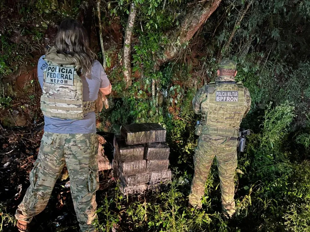 AÇÃO CONJUNTA DA PF E PM RESULTA NA APREENSÃO DE 149,8 KG DE MACONHA EM FOZ DO IGUAÇU/PR.