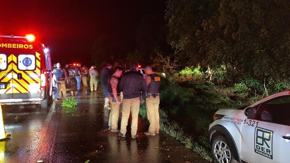 Viatura policial capota e bate forte contra árvore na BR-369; PM morreu