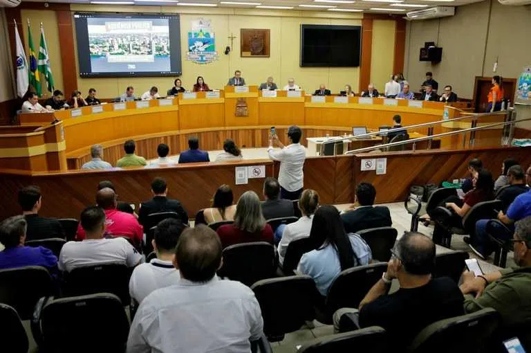Plano Plurianual e orçamento para 2026 entra em debate em Foz