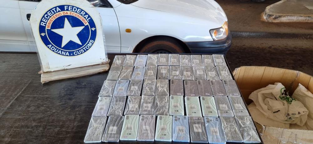 Mulher é flagrada com 50 celulares escondidos na Aduana da Ponte da Amizade