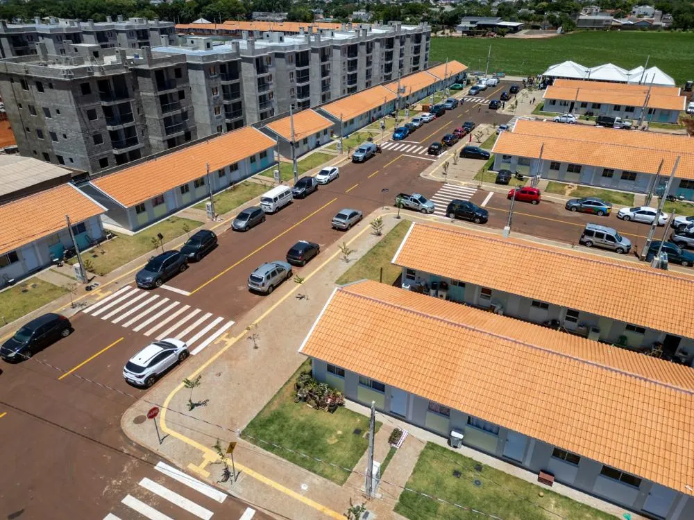 Prefeitura e Itaipu entregam casas para 52 familias no Três Bandeiras
