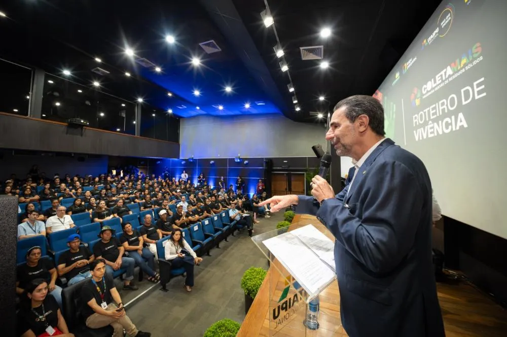 Catadores de recicláveis do Norte do Paraná trocam experiências em visita à Itaipu