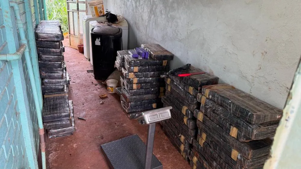 PF, POLÍCIA CIVIL E PM/PR APREENDEM QUASE 4 TONELADAS DE MACONHA EM SANTA HELENA