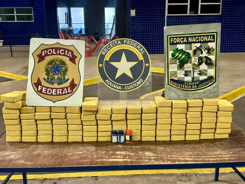  Receita Federal retém van recheada de crack na Ponte Internacional da Amizade