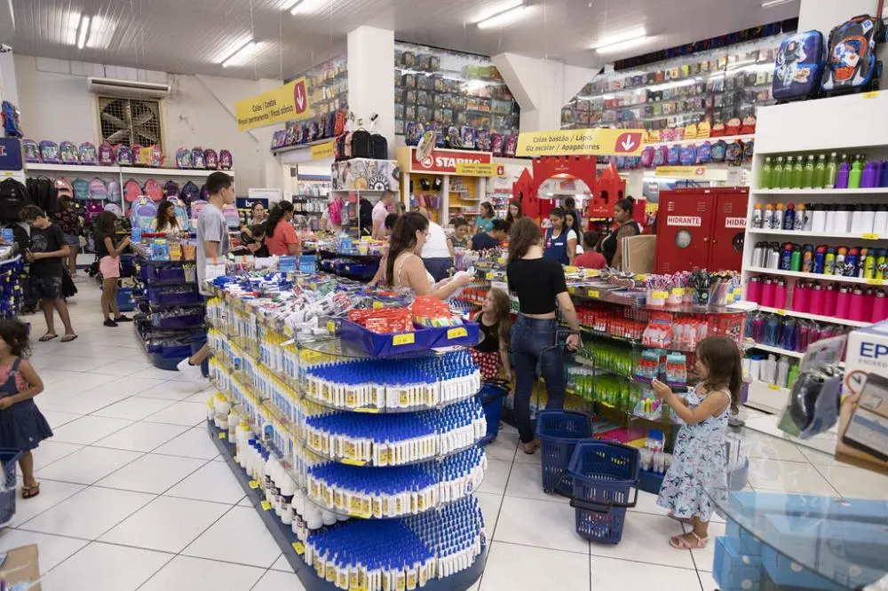 Prefeitura divulga empresas credenciadas e regras do Cartão Material Escolar 2026