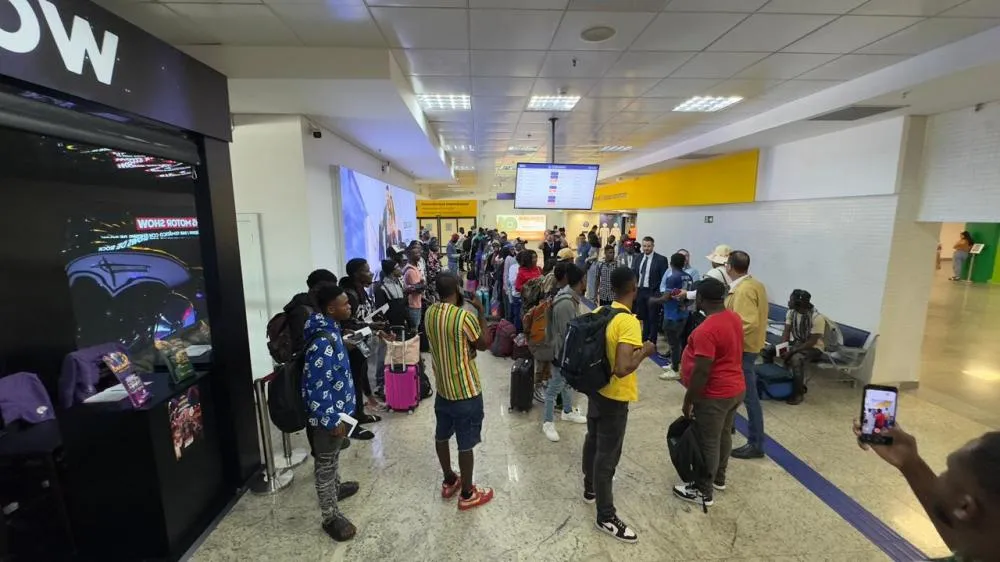 Haitianos são recebidos em Foz 
