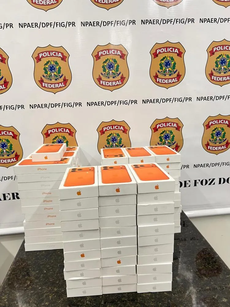 PF PRENDE PASSAGEIRO COM CARGA MILIONÁRIA DE CELULARES NO AEROPORTO DE FOZ DO IGUAÇU