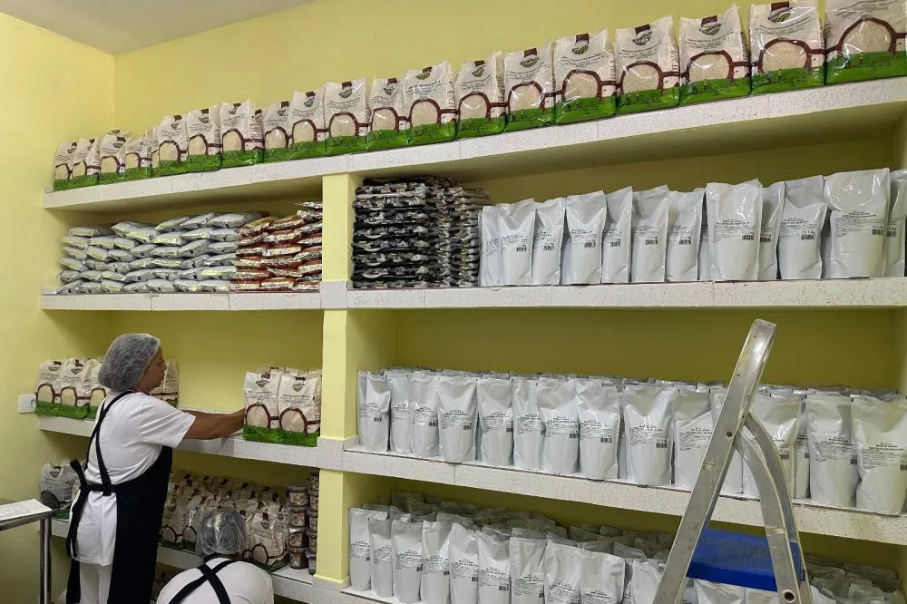 Estado envia às escolas 1ª remessa de alimentos do ano com 4,6 mil toneladas