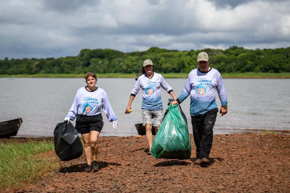 Campanha de limpeza mobiliza pescadores e reforça cuidado com o Lago de Itaipu