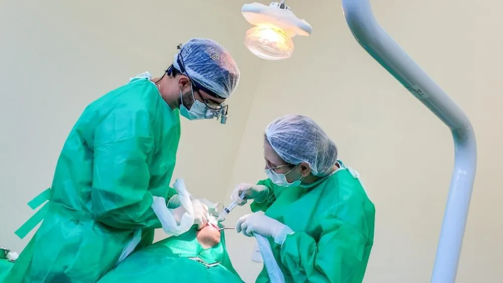 Sabia que a prefeitura de Foz está com programa de implantes dentários?