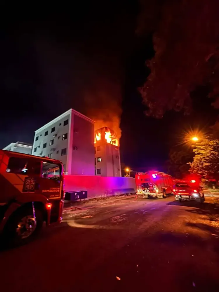 Vítima grave é levada ao HM após explosão e incêndio na madrugada na Vila Iolanda 