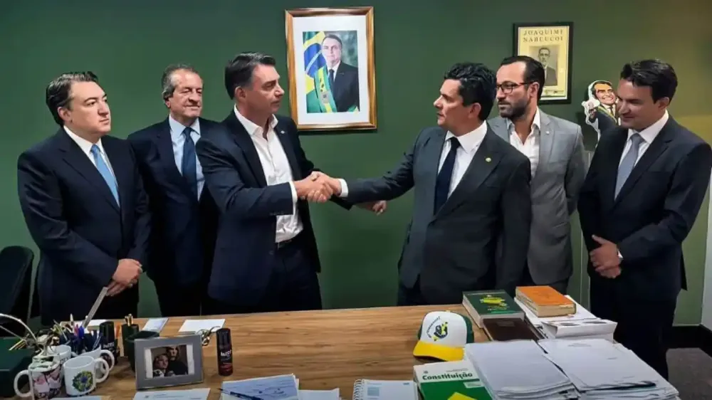 Moro vai se filiar ao PL para concorrer ao governo do Paraná com o apoio de Flávio Bolsonaro