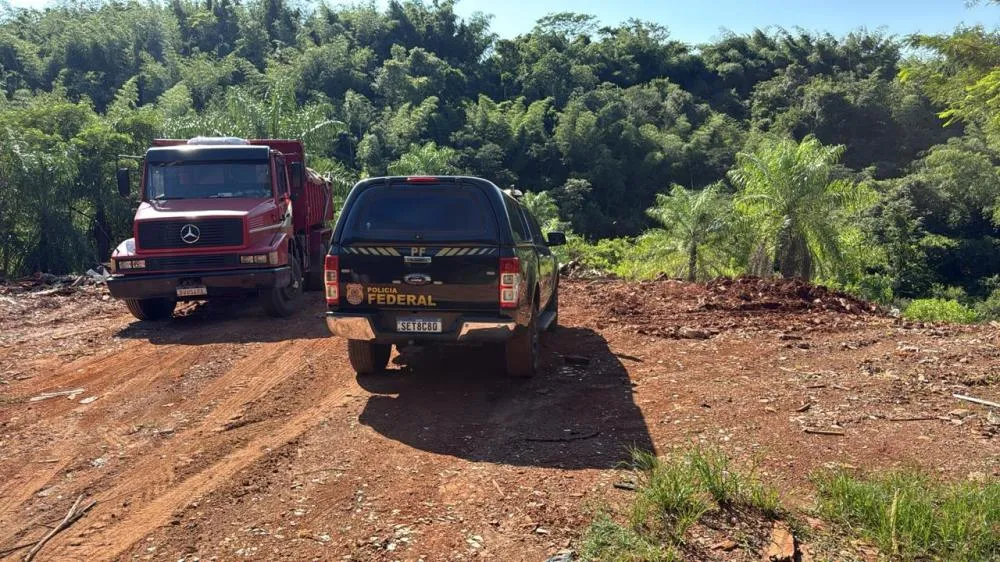 Caminhão com entulhos é flagrado próximo ao rio Paraná 