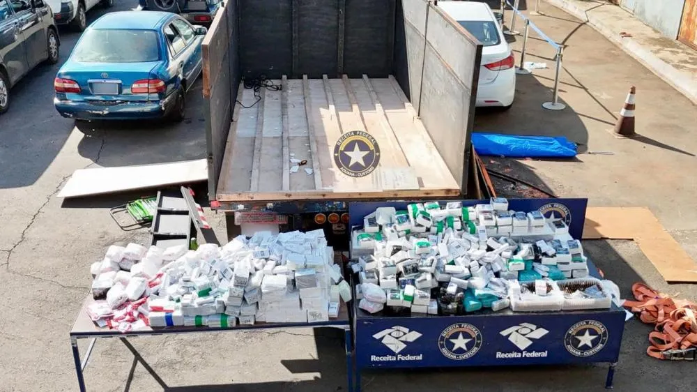 Receita Federal intercepta caminhão com cerca de R$ 2 milhões em mercadorias irregulares na Ponte