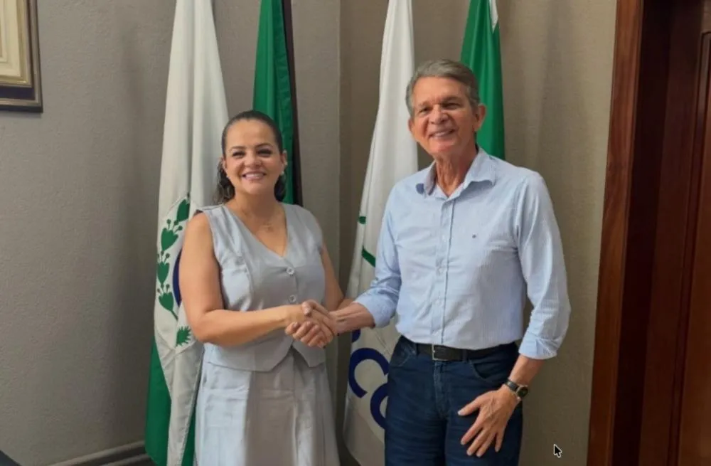 Prefeito anuncia nova secretária na Educação. Teremos paz daqui pra frente?