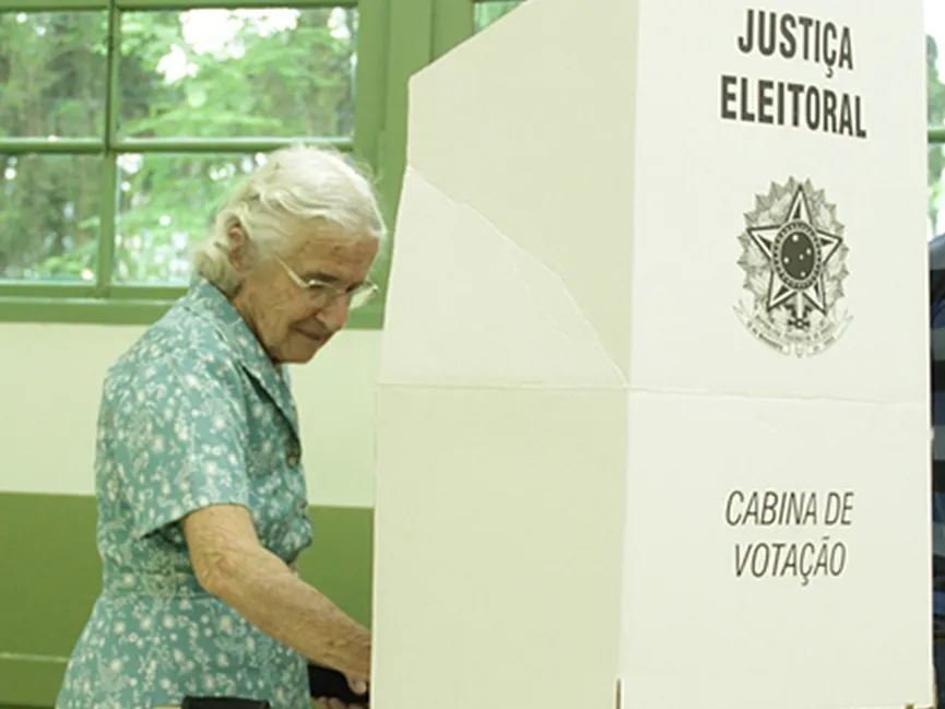 Número de eleitores idosos dispara no Paraná e passa dos 2 milhões