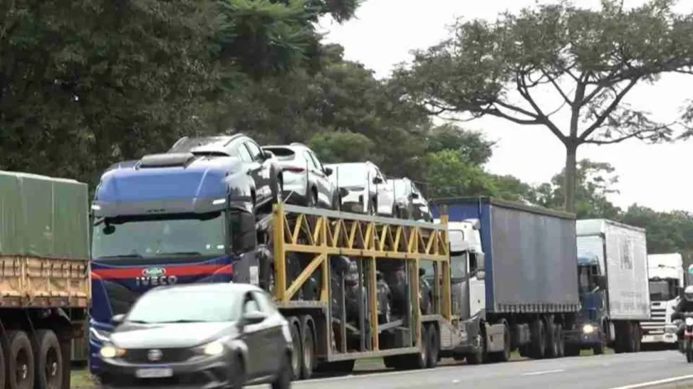 Trânsito em avenidas de Foz do Iguaçu fica mais seguro após alteração de rota de caminhões