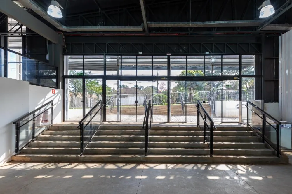 Conheça o interior do Mercado Público na Vila A