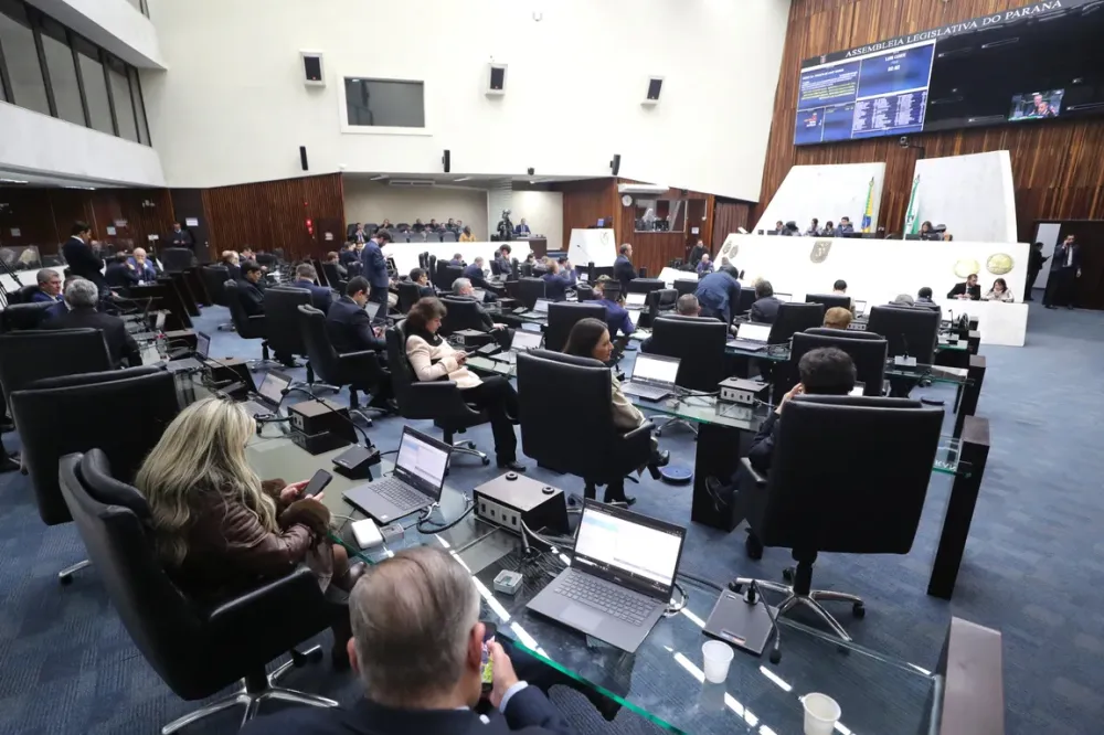 Assembleia atualiza regras e poda de árvores próximas à rede elétrica passa a ser responsabilidade das concessionárias