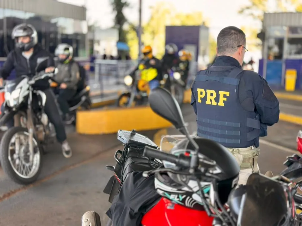 PRF autua 221 infrações e recolhe 66 veículos em fiscalização em Foz