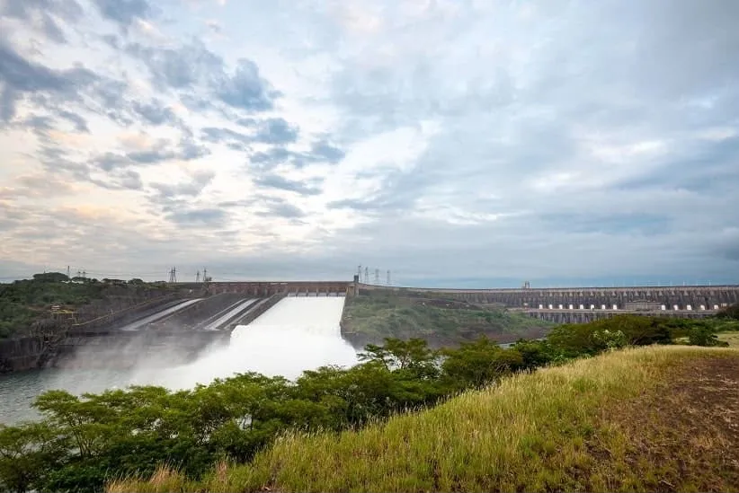 Itaipu abre vertedouro neste domingo (12)