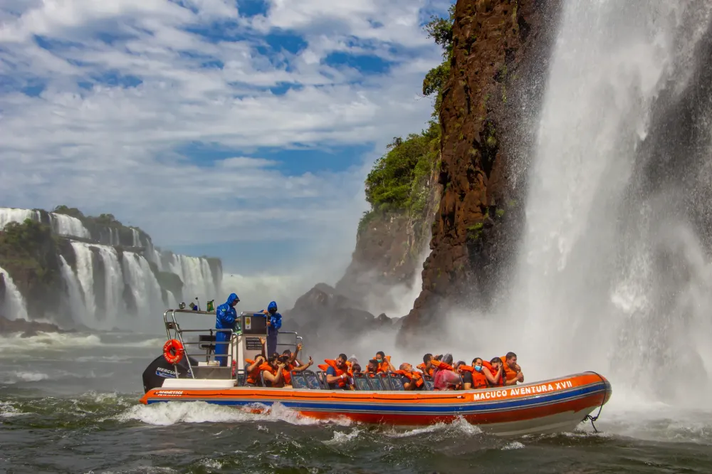 Turista holandês morre após acidente com embarcação do Macuco Safari no Rio Iguaçu