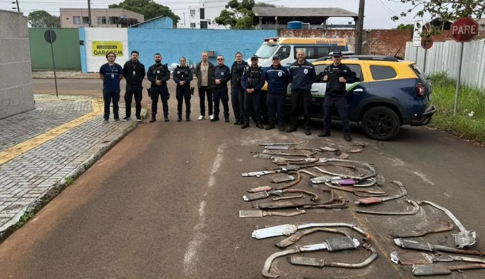 Foztrans e GM destroem cerca de 100 escapamentos irregulares