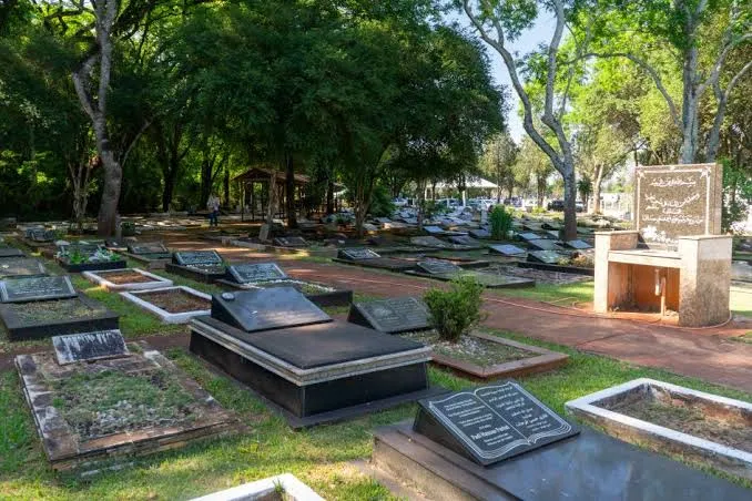 Corpos ainda aguardam vagas para serem sepultados em Foz: crise que a prefeitura não soluciona