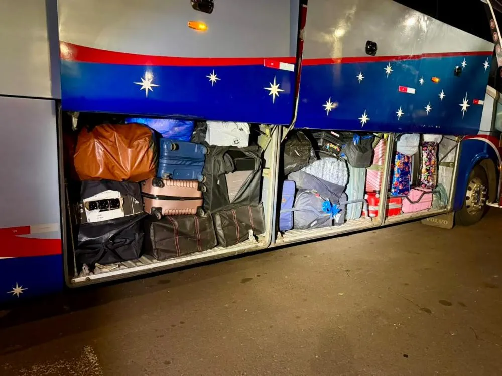Cinco ônibus apreendidos pela Receita em operação conjunta em Foz