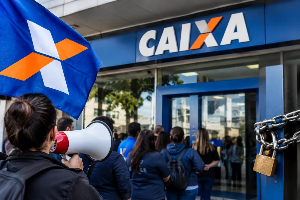 Bancários da Caixa entram em greve por tempo indeterminado no Paraná; Foz do Iguaçu está entre as cidades afetadas