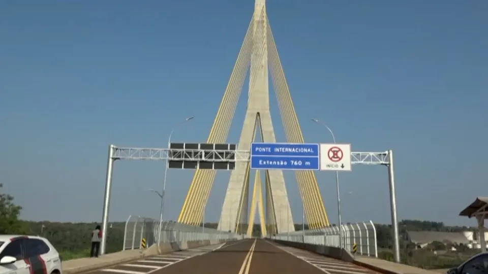 Ponte da Integração começa a receber carros de moradores da fronteira em nova fase de liberação