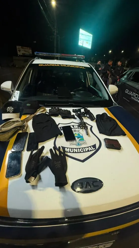 Guarda Municipal aborda veículo e encontra arma, simulacro e balaclavas