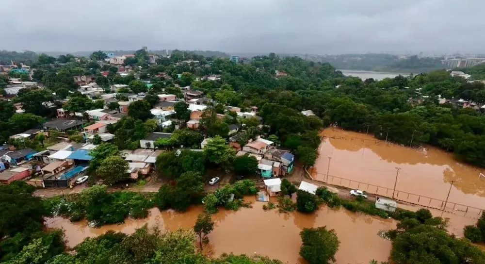 Cheia dos rios Iguaçu e Paraná coloca áreas ribeirinhas em alerta na Tríplice Fronteira