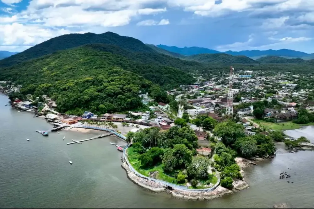 Prefeitura do Litoral do Paraná usa verba da educação para pagar viagens de servidores, aponta TCE