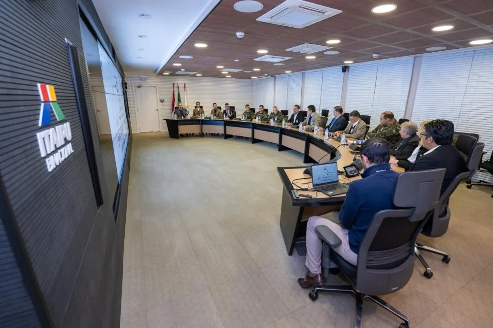 Itaipu e Parque Tecnológico Itaipu (PTI) discutem segurança cibernética em encontro com o Exército