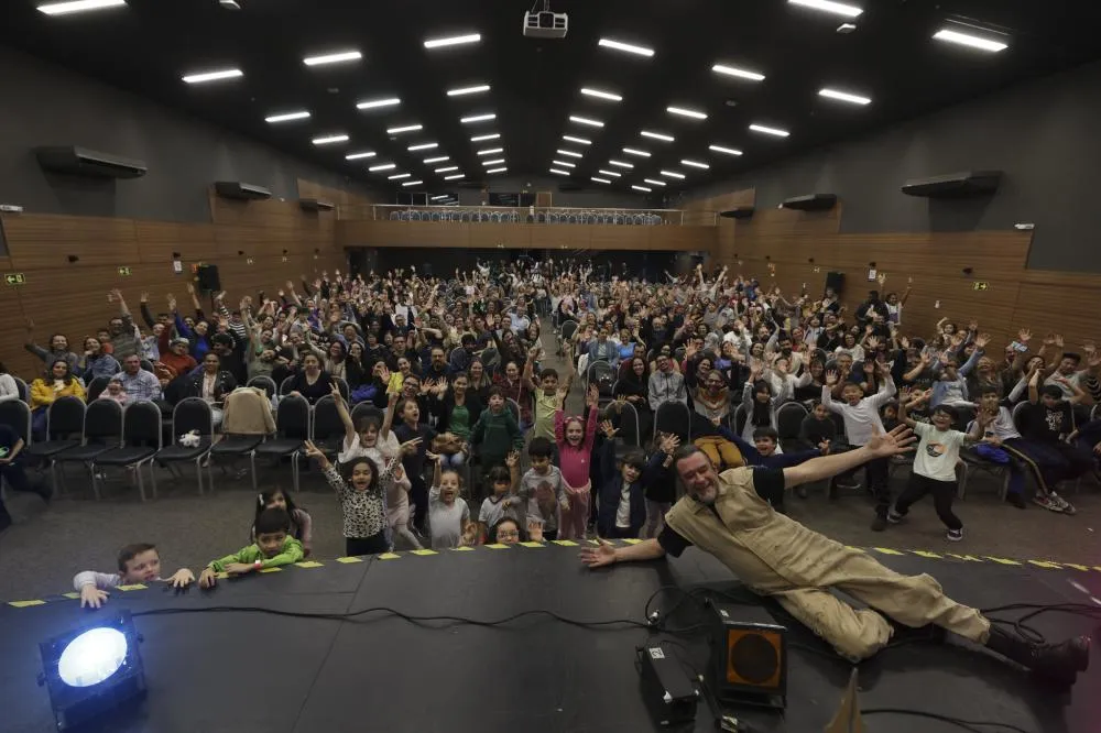 Espetáculo 'Alberto, o Menino que Queria Voar' encanta público no Itaipu Parquetec  