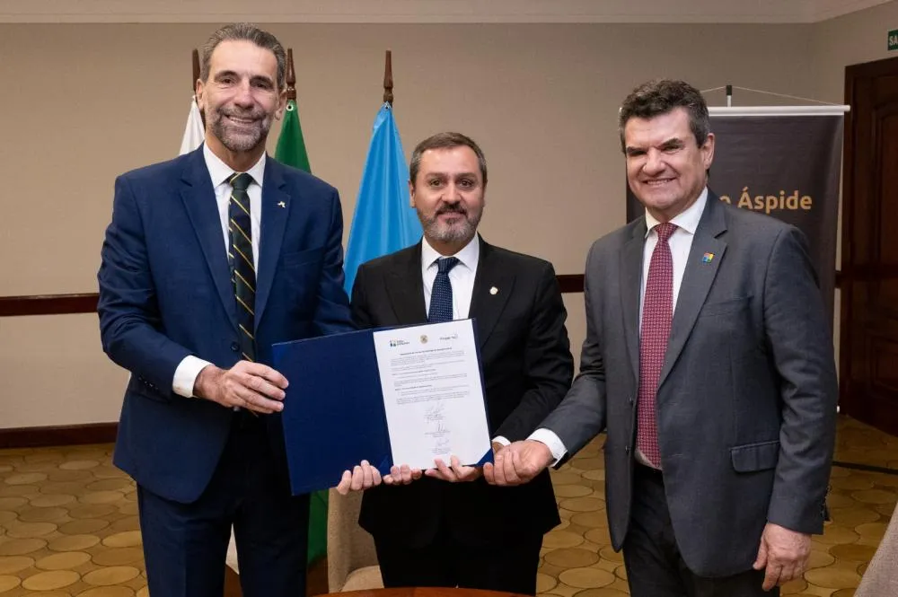 Itaipu assina convênios com Polícia Federal e Itaipu Parquetec para ampliar combate a crimes na fronteira
