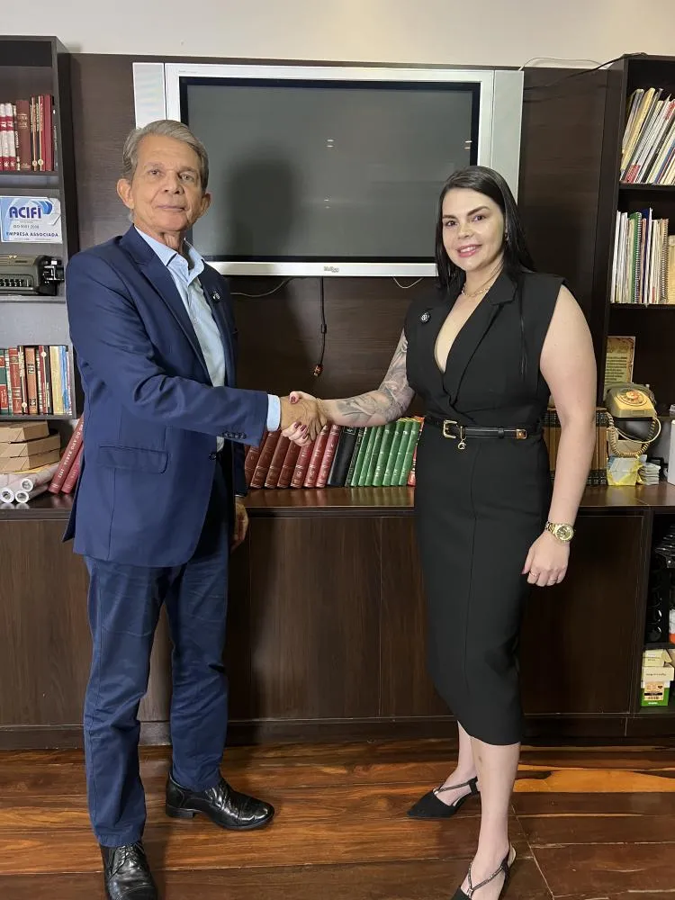 General Silva e Luna anuncia Thais Escobar para a Secretaria de Obras de Foz do Iguaçu