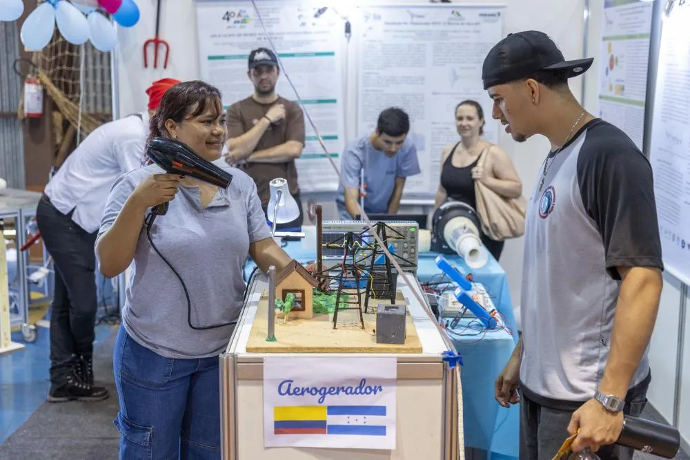 Da sala de aula aos laboratórios: Itaipu Parquetec onde teoria e prática impulsionam a formação dos estudantes