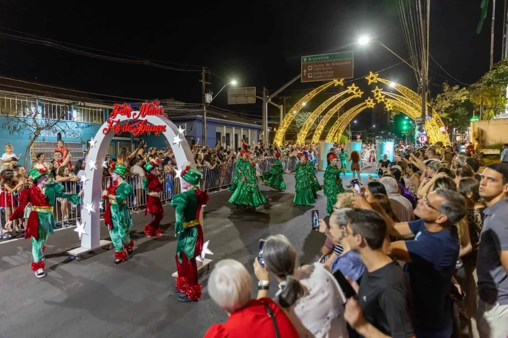 Mais de 15 mil pessoas assistiram à Parada de Natal em Foz de sexta (20) a domingo (22)