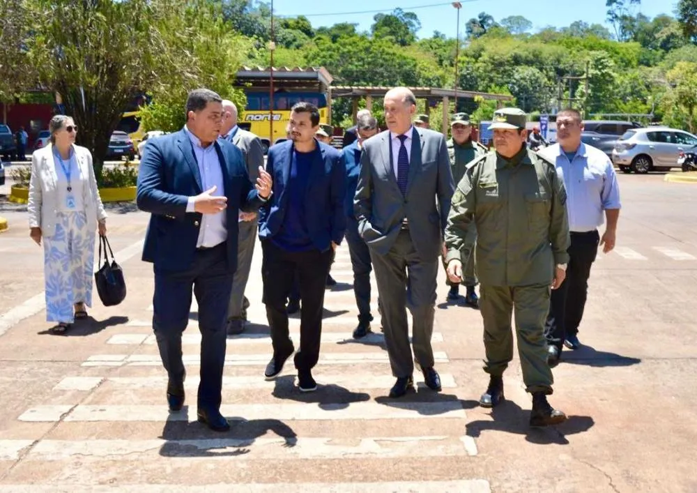 Secretário de Turismo de Foz do Iguaçu discute filas na aduana com embaixador argentino