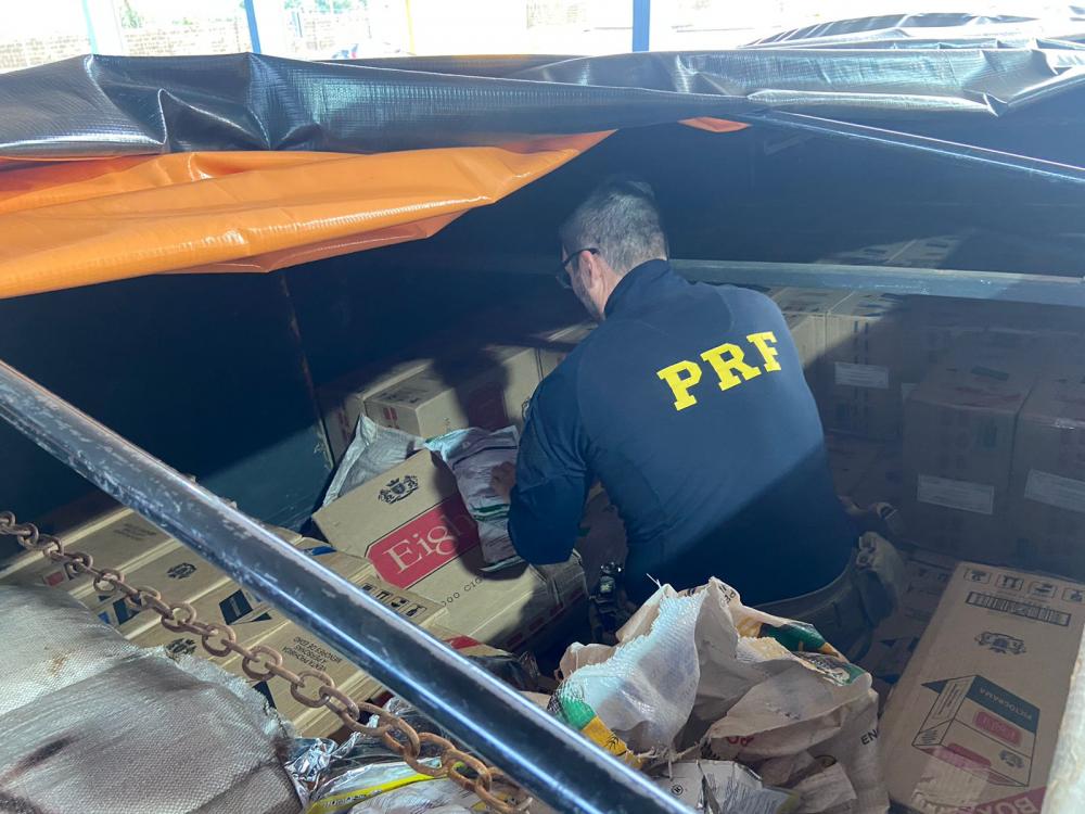 Carga de cigarros contrabandeados é apreendida em Guaíra