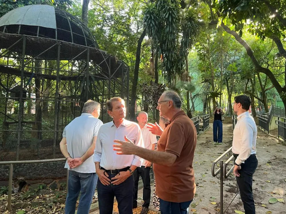 Trabalho de limpeza do Bosque Guarani retira mais de 220 toneladas de lixo e entulhos