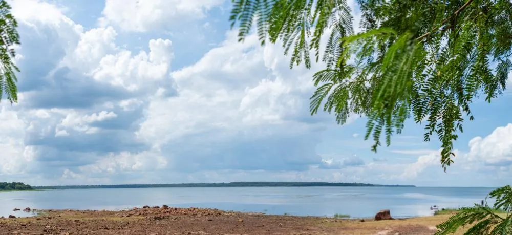 Itaipu autoriza instalação de usina solar flutuante no reservatório da usina