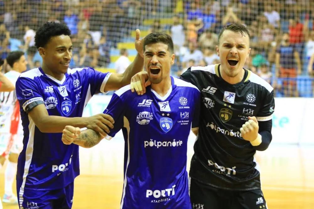 Foz Cataratas vence o Cascavel com casa cheia 