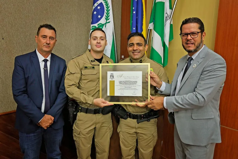 Policiais militares recebem Moção de Aplauso por ato de bravura