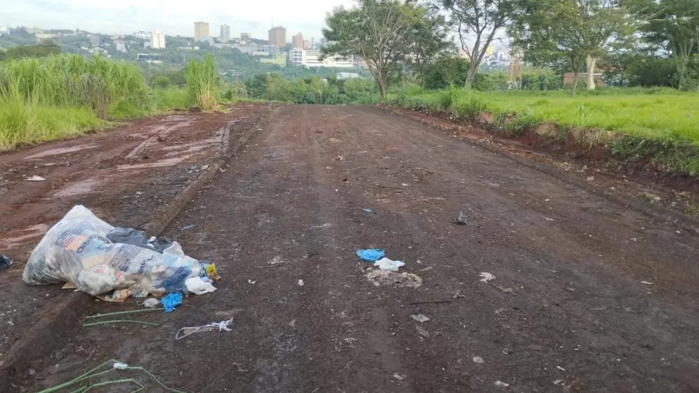 Descarte irregular de lixo sólido em Foz: um problema que envolve conscientização dos moradores