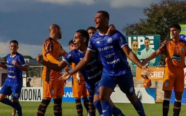 Foz goleia o Laranja Mecânica por 4x0 e conquista a primeira vitória no Paranaense