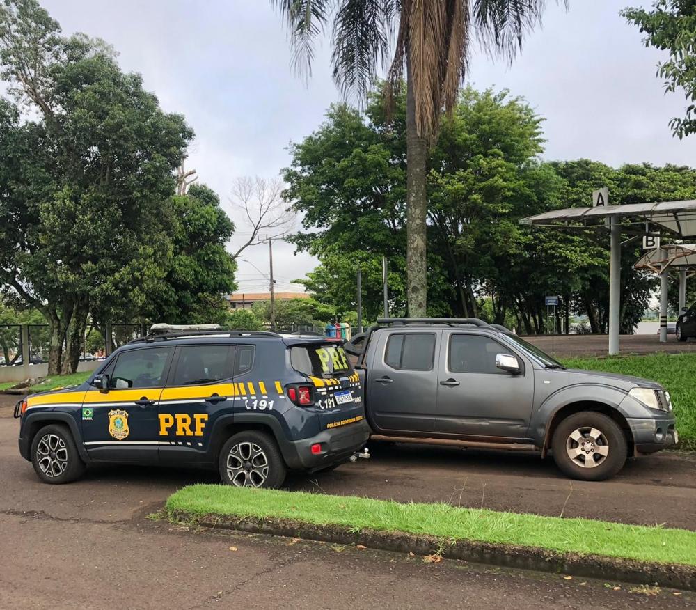 PRF e PM prendem motorista de caminhonete roubada após tentativa de homicídio contra os agentes rodoviários