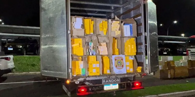 PF apreende carga milionária de celulares contrabandeados